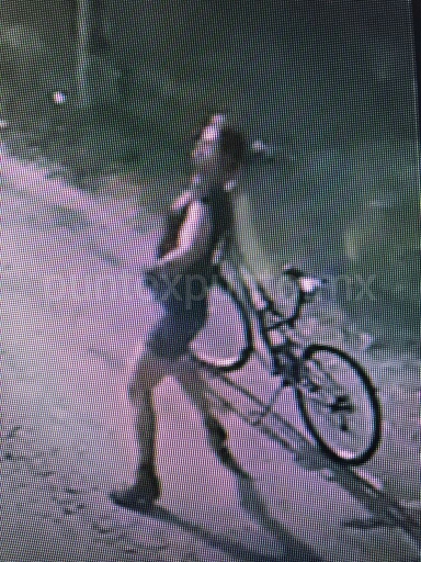 CICLISTA PROVOCA DAÑOS EN DOMICILIOS EN MMORELOS AL LANZAR PIEDRAS, PIDEN APOYO PARA IDENTIFICARLO PARA DENUNCIARLO.