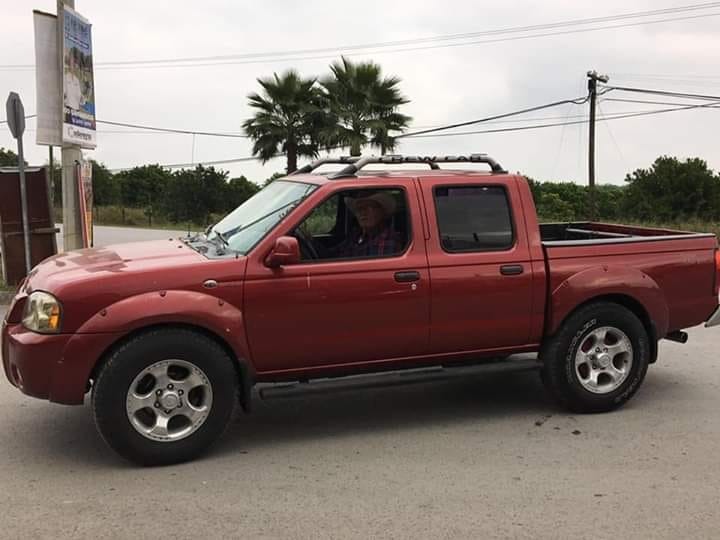 CON ENGAÑOS LE ROBAN VEHICULO EN FRENTE IMSS DE ALLENDE.