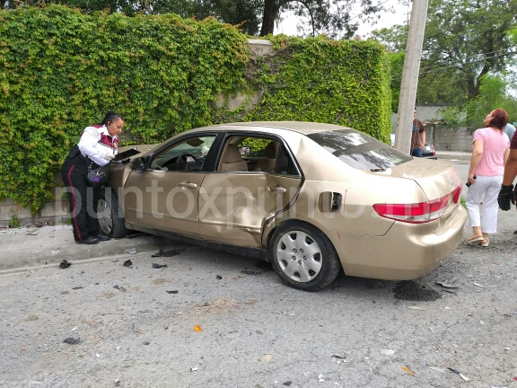 CHOQUE DE CRUCERO EN MMORELOS, REPORTAN UN LESIONADO, RESPONSABLE ESCAPA DEL LUGAR.