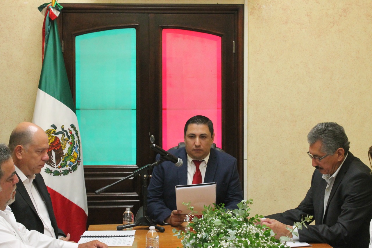 RINDE ALCALDE DE HUALAHUISES SU PRIMER INFORME DE GOBIERNO MUNICIPAL.