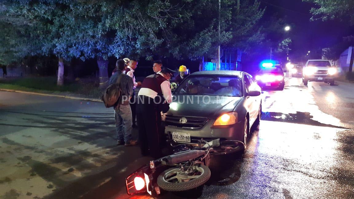 CHOQUE ENTRE VEHICULO Y MOTOCICLISTA QUIEN RESULTA HERIDO.