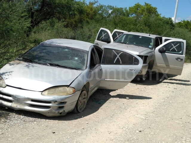 FUERZA CIVIL ASEGURA VEHICULOS CON LEYENDAS DEL C.D.N. EN CADEREYTA.