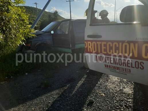 CHOCAN CAMIONETA CONTRA POSTE EN CARRETERA MMORELOS GENERAL TERAN, CHOFER ESCAPA.