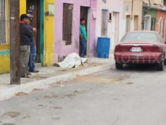 INVESTIGAN AUTORIDADES MUERTE DE HOMBRE EN CENTRO DE MMORELOS.