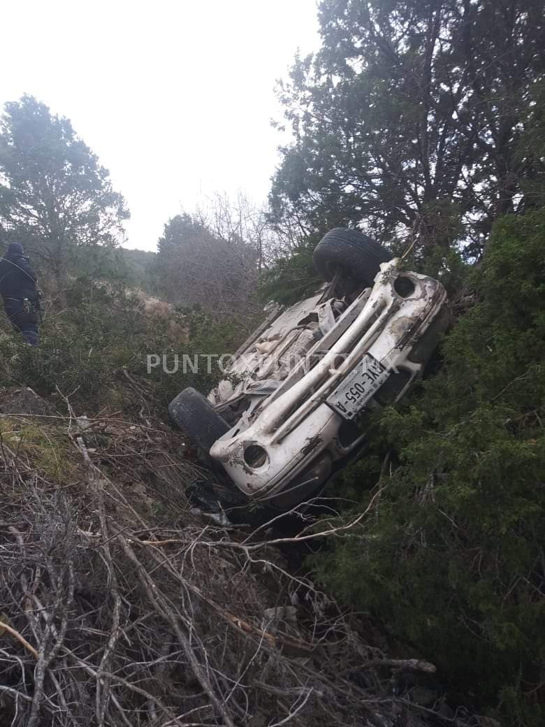 CONDUCTOR LESIONADO AL CAER CON CAMIONETA EN UN BARRANCO EN GALEANA.