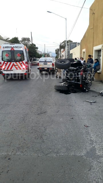 CHOQUE Y VOLCADURA EN CENTRO DE LINARES.