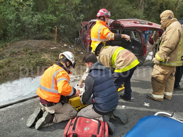 IDENTIFICAN A PERSONAS LESIONADAS EN VOLCADURA EN MMORELOS.