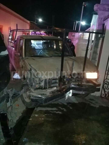 SE IMPACTA RANGER CON CAMIONETA ESTACIONADA EN LINARES.