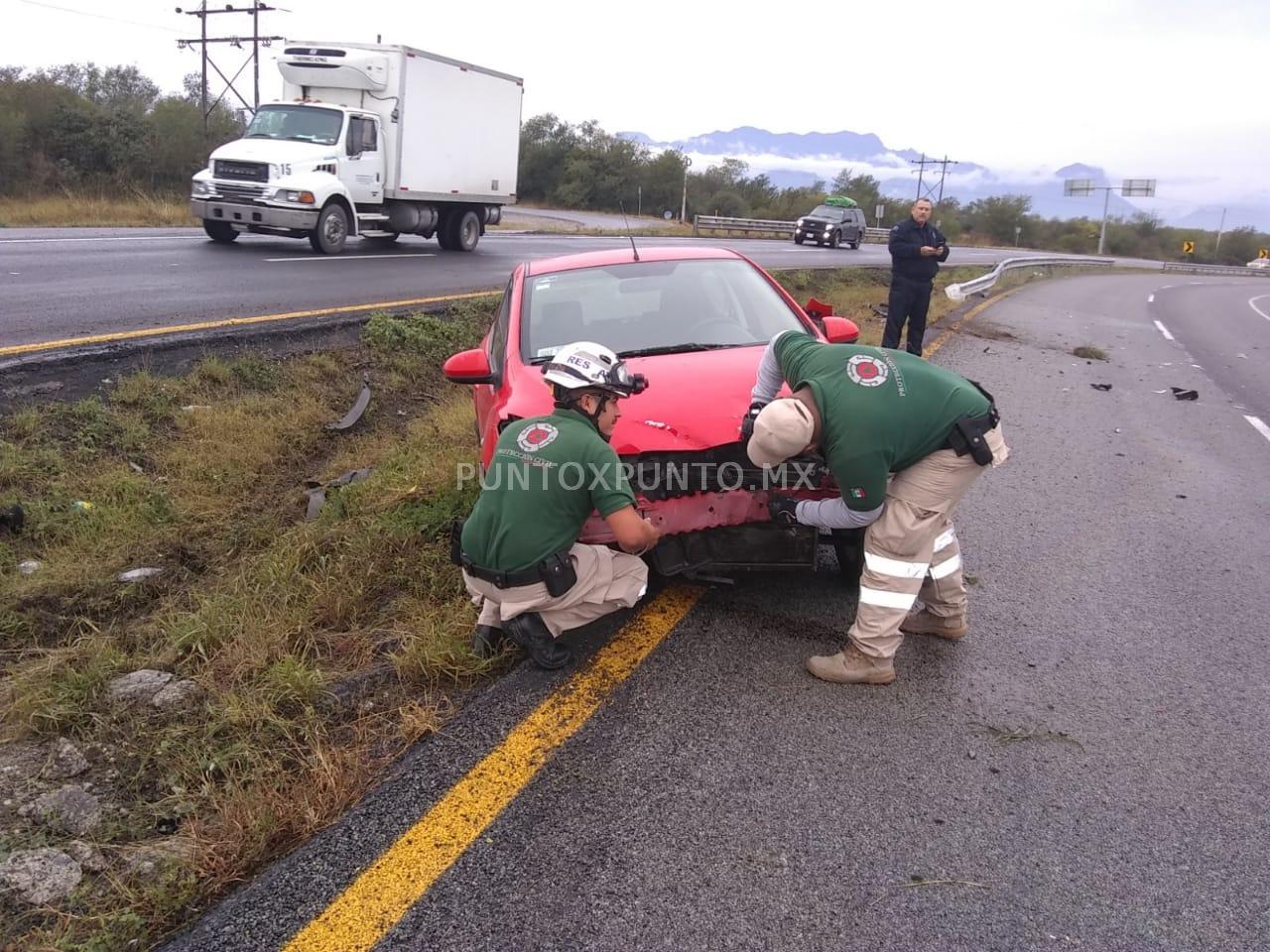 PAVIMENTO MOJADO CON VELOCIDAD ALTA, PROVOCA UN CHOQUE ENTRE DOS AUTOS. CERCA DE HUALAHUISES.