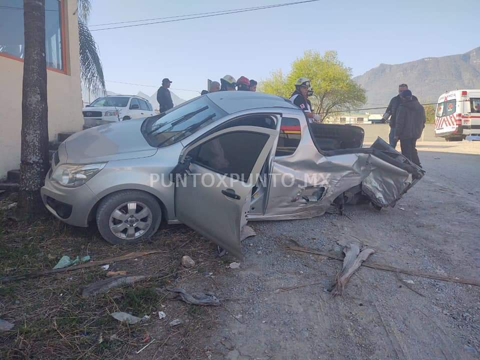 CONDUCTOR DE CAMIONETA EN ALLENDE SE DUERME AL VOLANTE Y CHOCA.