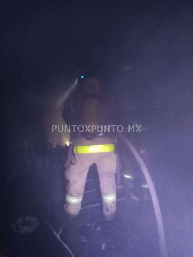 INCENDIO DE DOMICILIO MOVILIZA A BOMBEROS DE NUEVO LEON EN LINARES.