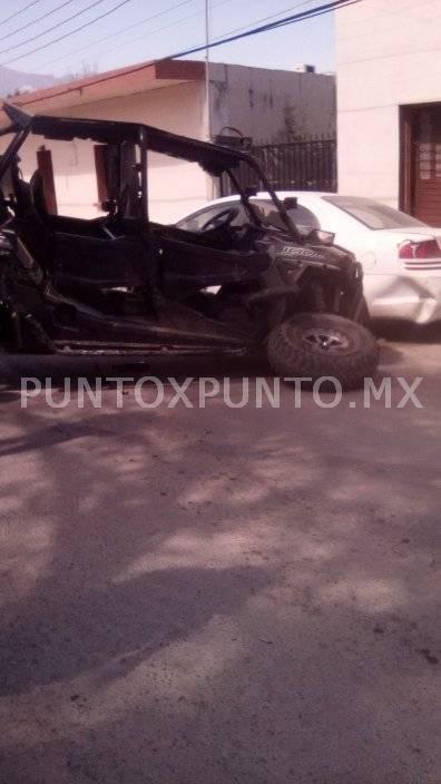 CHOCA VEHICULO TODO TERRENO CON DOS AUTOS ESTACIONADOS EN SANTIAGO.