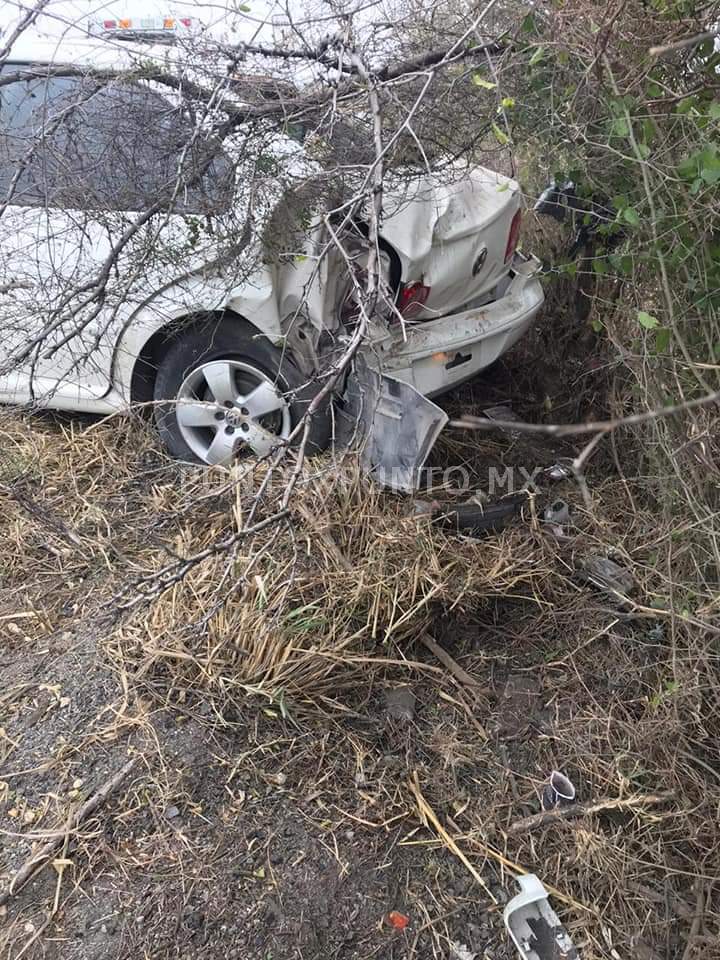 MUJER HERIDA EN VOCLADURA DE AUTO EN HUALAHUISES.