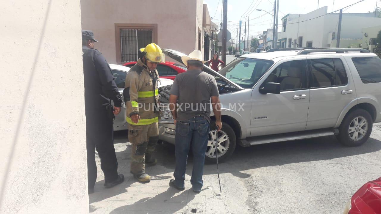 PERSONA LESIONADA EN CHOQUE EN LINARES ATIENDE BOMBEROS NL.