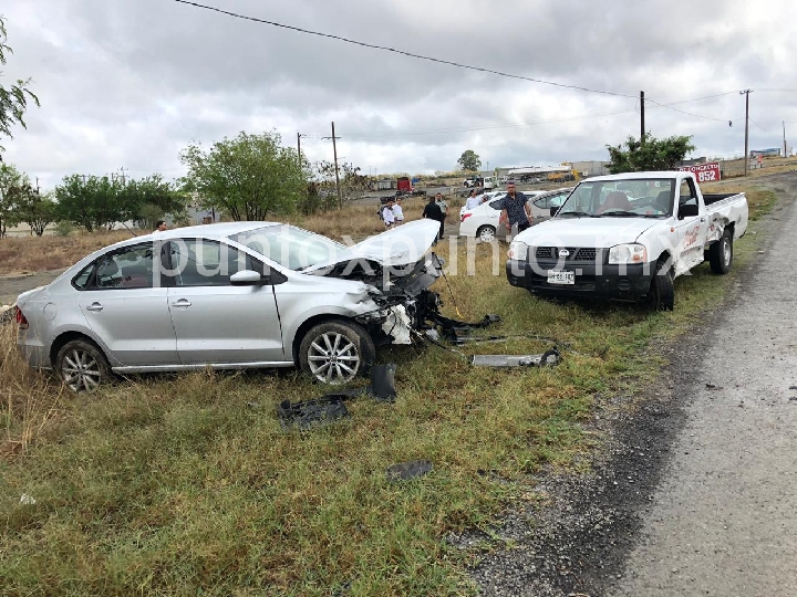 CHOQUE EN MMORELOS EN CARRETERA NACIONAL, PARTICIPAN TRES VEHICULOS