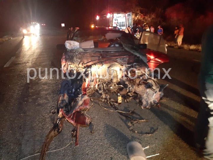 CONDUCTOR DE CAMIONETA CHOCA CON TRAILER EN LINARES, RESULTANDO LESIONADO