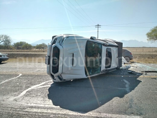 ACCIDENTE VIAL EN CARRETERA NACIONAL EN LINARES, CHOFER RESULTA ILESO.