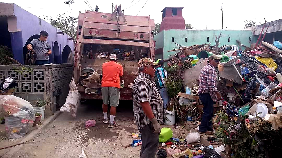 TENIA VECINA DE MMORELOS TONELADAS DE BASURA EN SU CASA