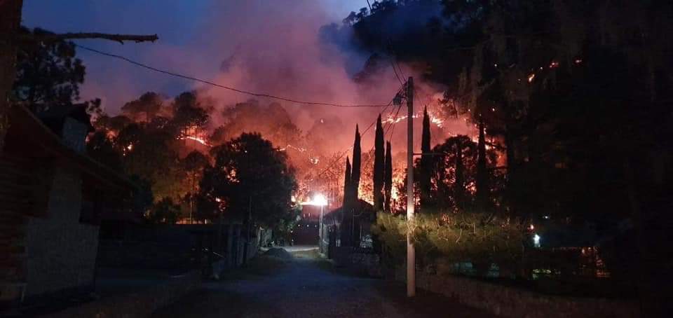 SIGUE EL INCENDIO FORESTAL EN SANTIAGO.