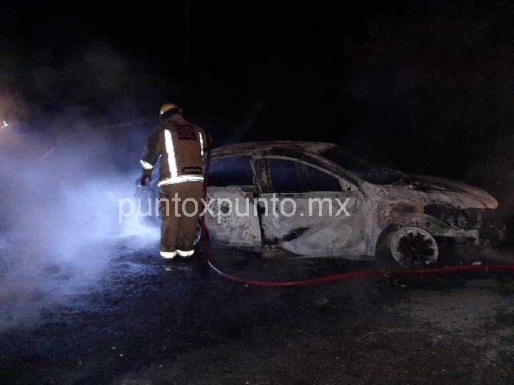 INCENDIO DE VEHICULO MOVILIZA A PROTECCION CIVIL DE MMORELOS.