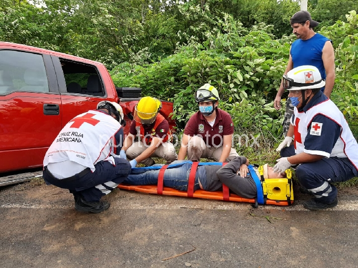 CHOQUE ENTRE DOS VEHICULOS EN CARRETERA QUE VA A RAYONES EN MONTEMORELOS, REPORTAN PERSONAS LESIONADAS.