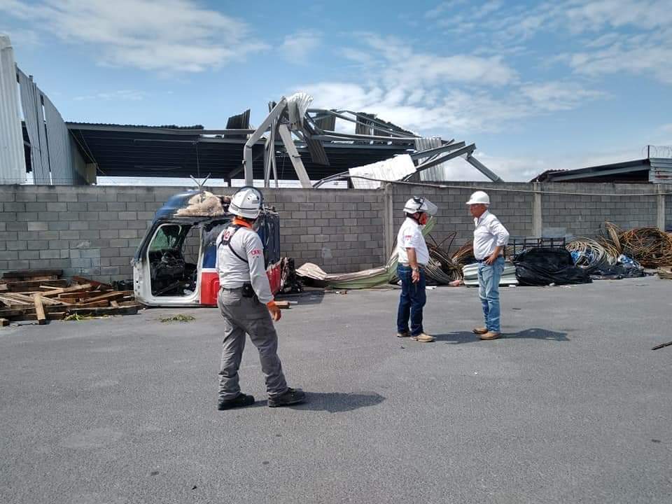 ES UN JOVEN DE 16 AÑOS LA TERCER VÍCTIMA DE TORNADO EN NL, LE CAYÓ UNA, BARDA ENCIMA.