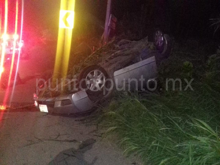 ACCIDENTE VIAL TIPO VOLCADURA EN SANTIAGO, CONDUCTOR RESULTA ILESO.