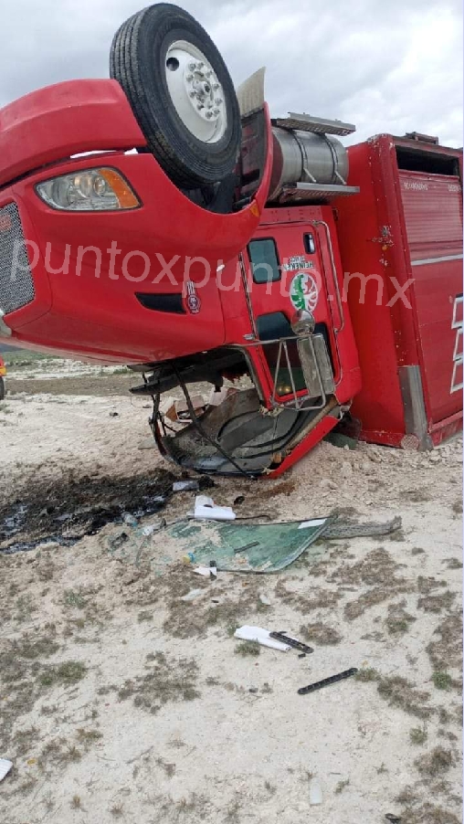 CHOFER DE TRAILER RESULTA LESIONADO TRAS PARTICIPAR EN VOLCADURA EN GALEANA.