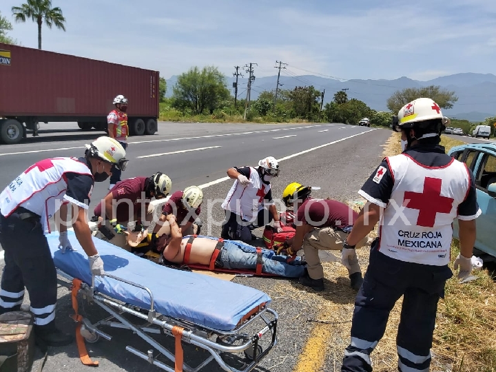 ACCIDENTE VIAL EN CARRETERA NACIONAL EN MMORELOS, REPORTAN PERSONA LESIONADA.