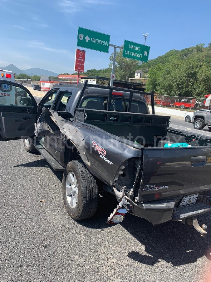 HABITANTE DE ALLENDE CHOCA Y VUELCA VEHICULO EN SANTIAGO EN CARRETERA NACIONAL.