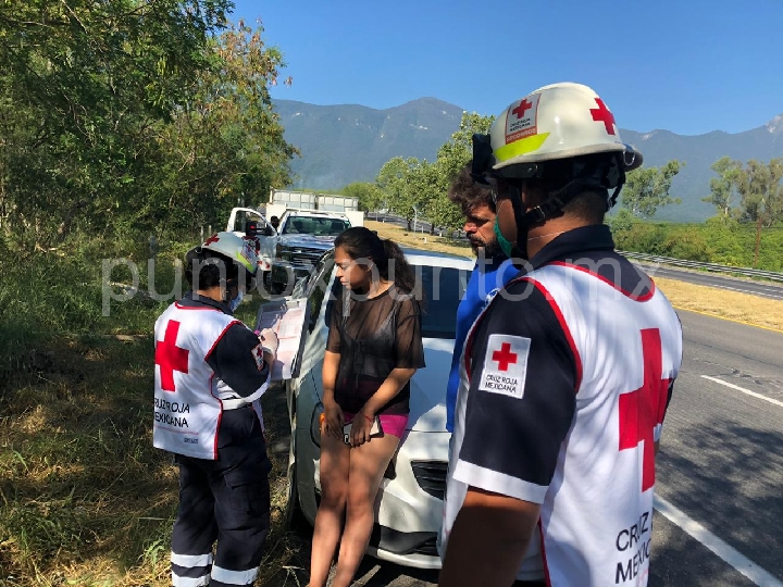 ACCIDENTE VIAL EN CARRETERA NACIONAL EN ALLENDE, REPORTAN UNA PERSONA LESIONADA.