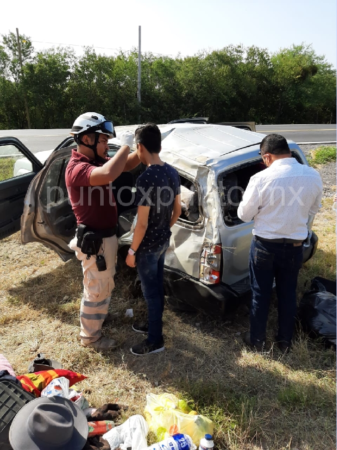 VOLCADURA EN LINARES, FAMILIA DE ARAMBERRI RESULTAN LESIONADOS.