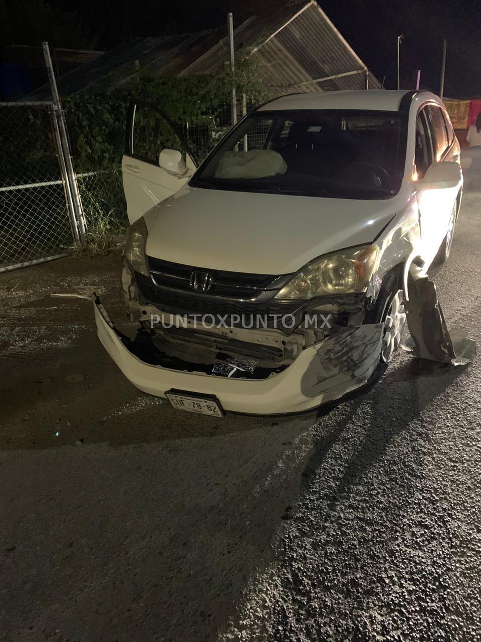 MUJER ESTRELLA SU AUTO CON UNA PATRULLA QUE ABANDERABA OBRAS EN CARRETERA DE SANTIAGO.