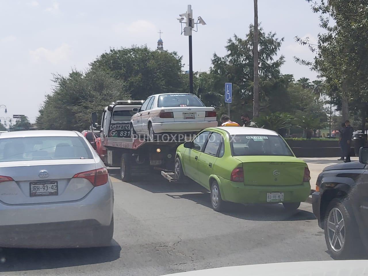 FUERZA CIVIL Y AGENCIA ESTATAL DEL TRANSPORTE ASEGURAN TAXIS PIRATAS.