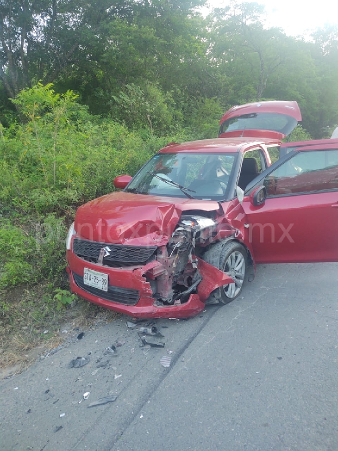 CHOQUE DE FRENTE EN ALLENDE, TRASLADAN MUJER LEASIONADA AL HOSPITAL.