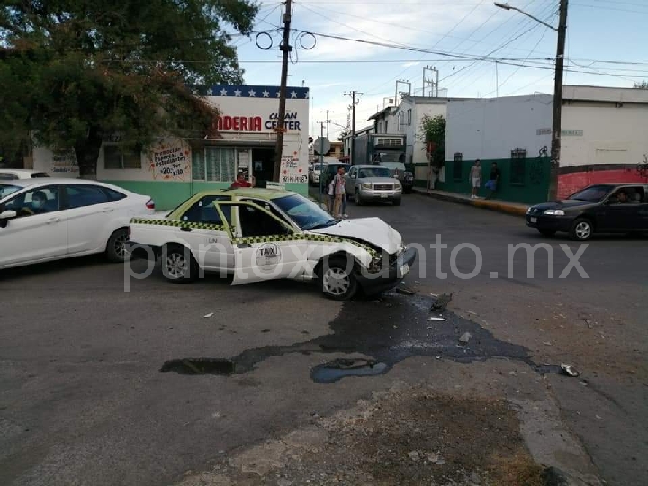 CHOQUE EN LINARES DEJA DOS PERSONAS HERIDAS.