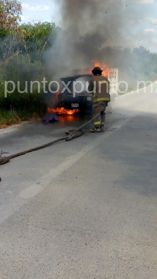 SE INCENDIA CAMIONETA DE AGUA Y DRENAJE EN ALLENDE, SE MOVILIZA PROTECCION CIVIL.