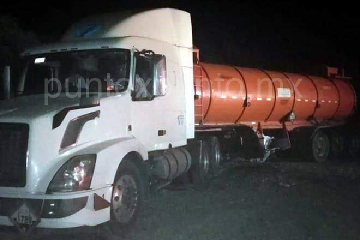 ALARMA EN LINARES. FUGA DE ACIDO EN UN TANQUE DE UN TRAILER.