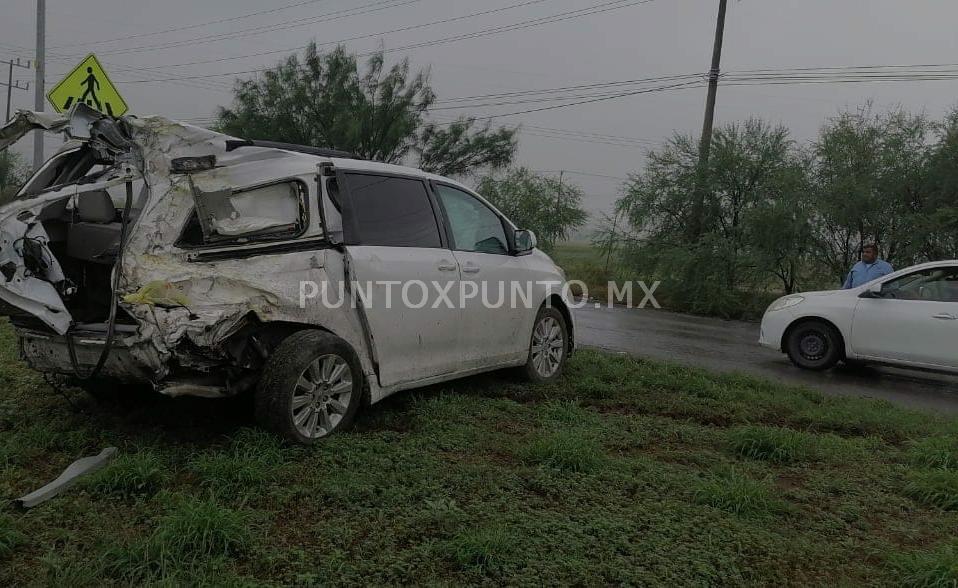 TRAS PERSECUCION POR ROBO DE CAMIONETA ARRESTAN ASALTANTES, LA CHOCAN EN AVENIDA LINCOLN.