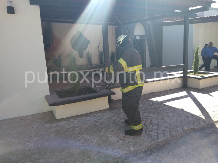 CONATO DE INCENDIO EN FUNERARIA VILLAGOMEZ EN MONTEMORELOS, ATIENDE PROTECCION CIVIL.