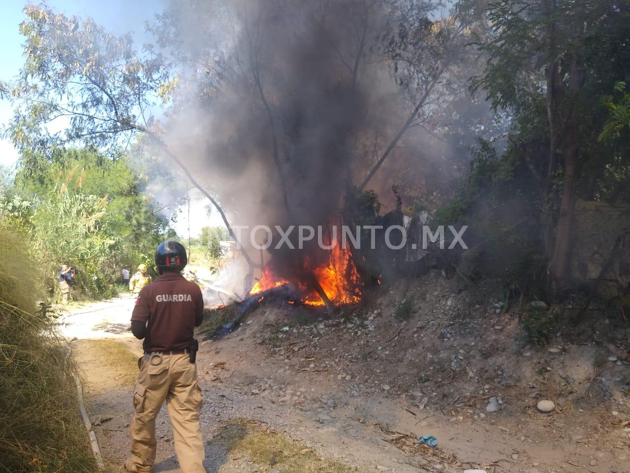 QUEMA DE BASURA SE SALE DE CONTROL A UNA PERSONA EN LA PETACA EN LINARES.