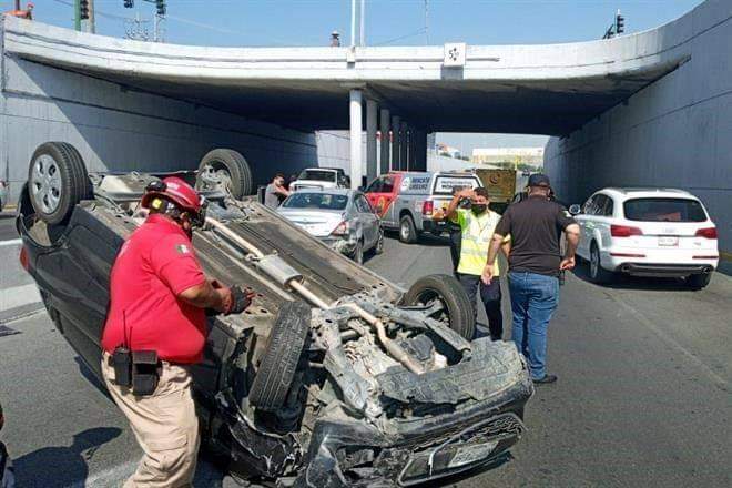 CHOQUE Y VOLCADURA EN CARRETERA NACIONAL.