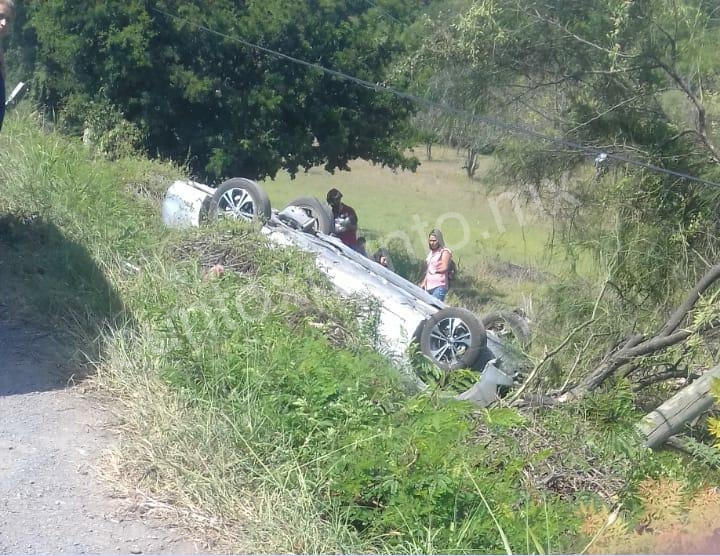 ACCIDENTE VIAL TIPO VOLCADURA EN ALLENDE, REPORTAN PERSONAS LESIONADAS.