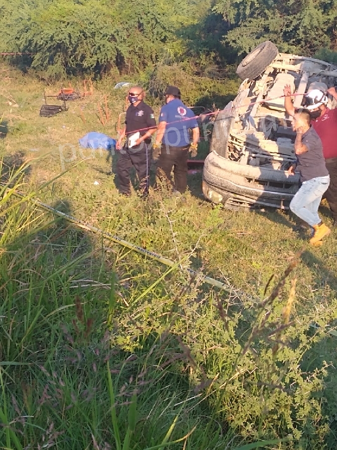 DOS PERSONAS MUEREN Y TRES RESULTAN HERIDOS EN UN ACCIDENTE EN LINARES RUMBO A LA PRESA.