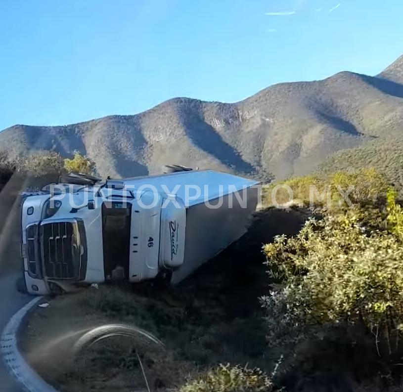 VUELCA TRAILER RN CARRETERA LINARES, ITURBIDE.