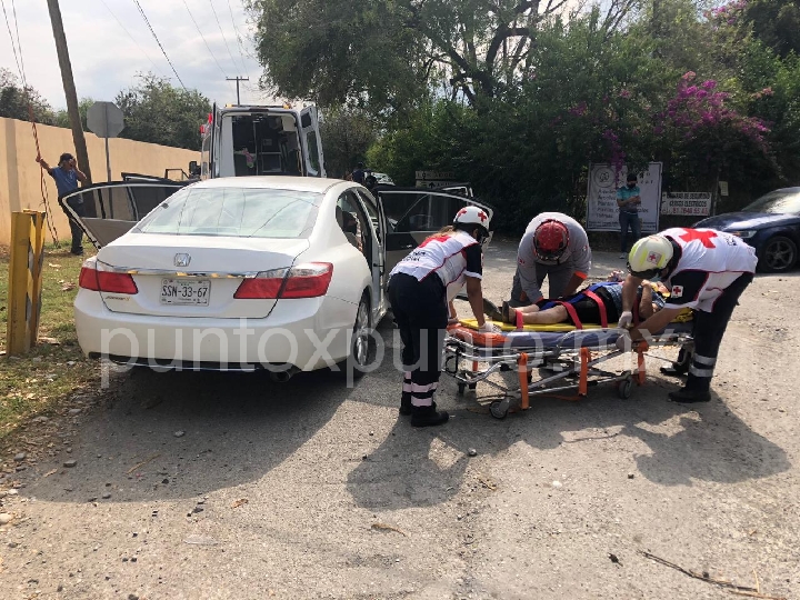 ACCIDENTE VIAL, REPORTAN UNA PERSONA LESIONADA.