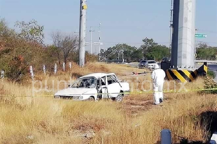 MUERE UNA PERSONA QUE IMPACTA EL AUTOMOVIL QUE CONDUCIA CON UNA TORRE DE ENERGIA ELECTRICA.