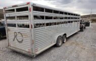 LOCALIZAN EL VEHICULO CON LOS CABALLOS EN BUENAS CONDICIONES.