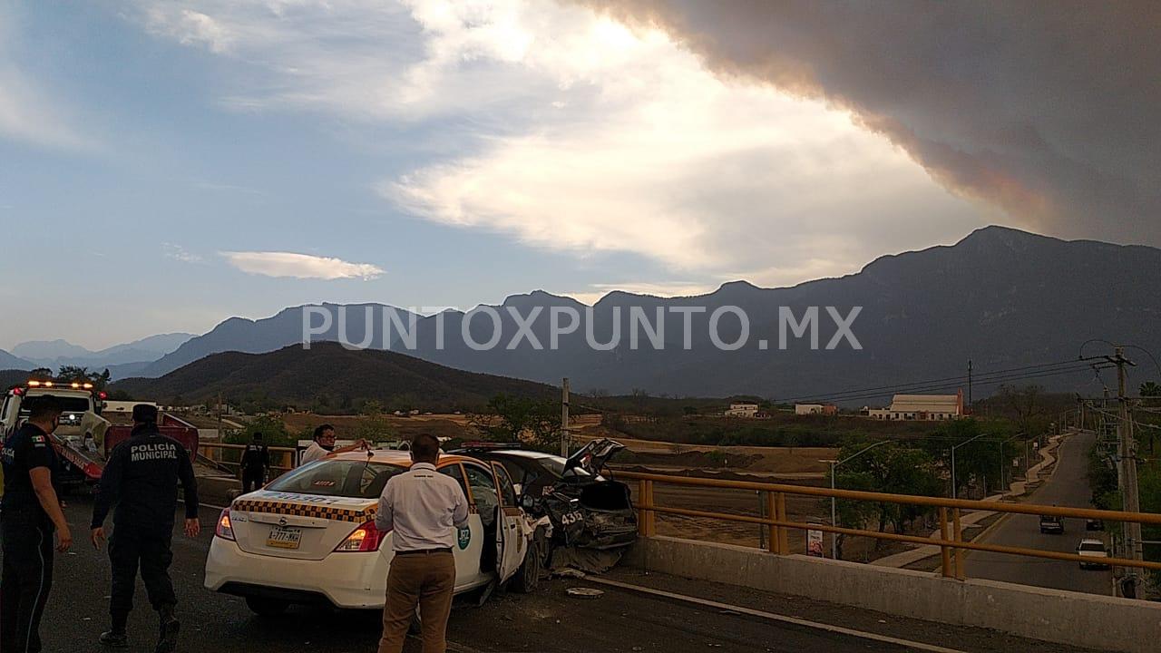 CHOCA PATRULLA DE SEGURIDAD DE SANTIAGO Y UN TAXI, REPORTAN LESIONADOS.