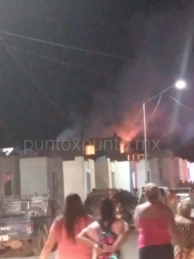 INCENDIO EN UNA VIVIENDA EN COLONIA BUGAMBILIAS EN MONTEMORELOS. | Punto x  Punto